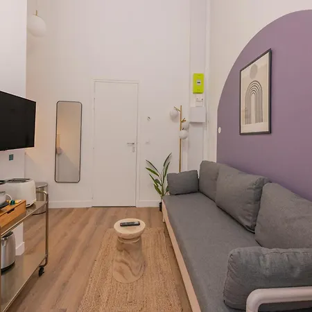 Modern In The 10th District Apartment