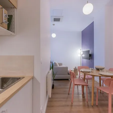 Modern In The 10th District Apartment